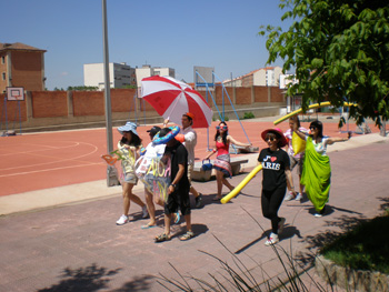 Comitiva de bienvenida al verano.